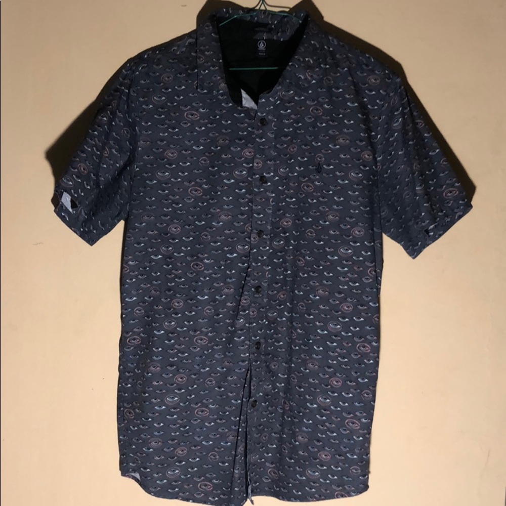 Volcom. Modern fit. Casual. Button down shirt.